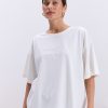 Жіноча футболка oversize молочна з вишитим написом Nude