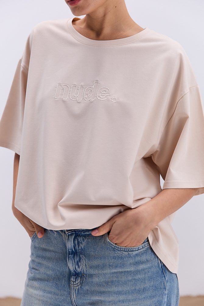 Жіноча футболка oversize світло-бежева з вишитим написом Nude