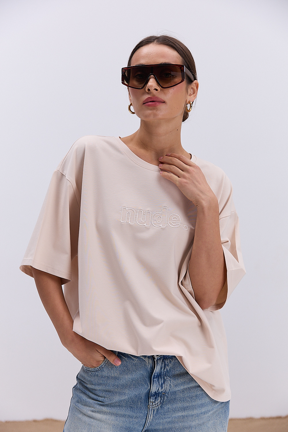 Жіноча футболка oversize світло-бежева з вишитим написом Nude