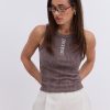 Жіноча майка в рубчик з вишитим написом dream big шоколадна з вареним ефектом