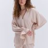 Блуза oversize бежева з рюшами внизу рукавів