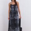 Довге літнє плаття на тонких бретелях чорне з ефектом Tie-Dye