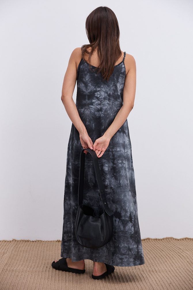 Довге літнє плаття на тонких бретелях чорне з ефектом Tie-Dye