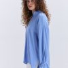 Блуза oversize блакитна з рюшами внизу рукавів