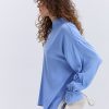 Блуза oversize блакитна з рюшами внизу рукавів