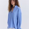 Блуза oversize блакитна з рюшами внизу рукавів