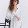 Блуза oversize молочна з рюшами внизу рукавів
