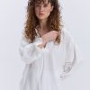 Блуза oversize молочна з рюшами внизу рукавів