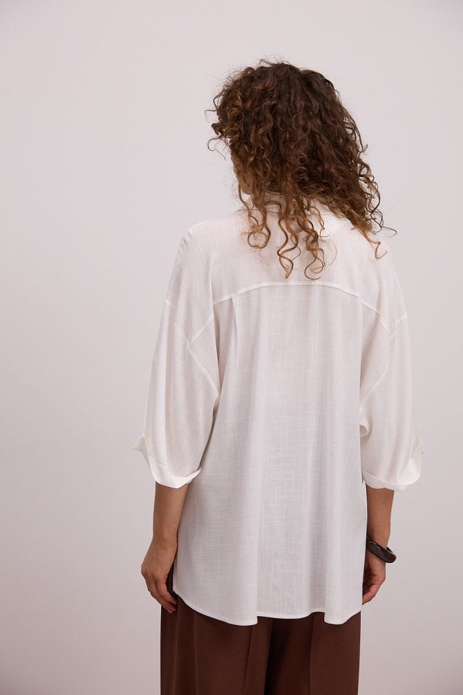 Жіноча лляна сорочка oversize молочна з короткими рукавами