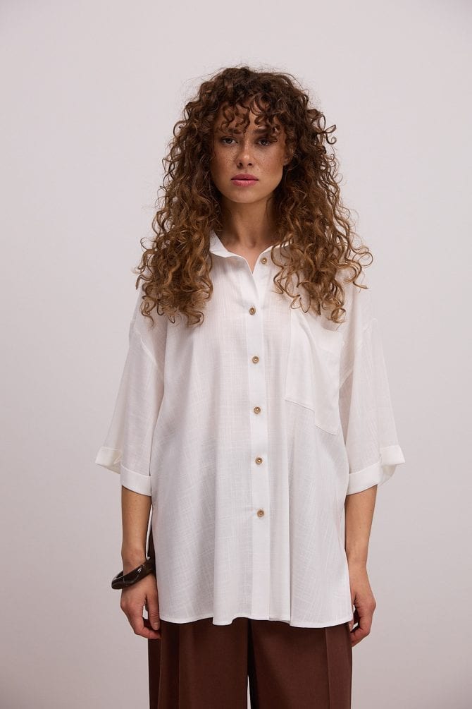 Жіноча лляна сорочка oversize молочна з короткими рукавами