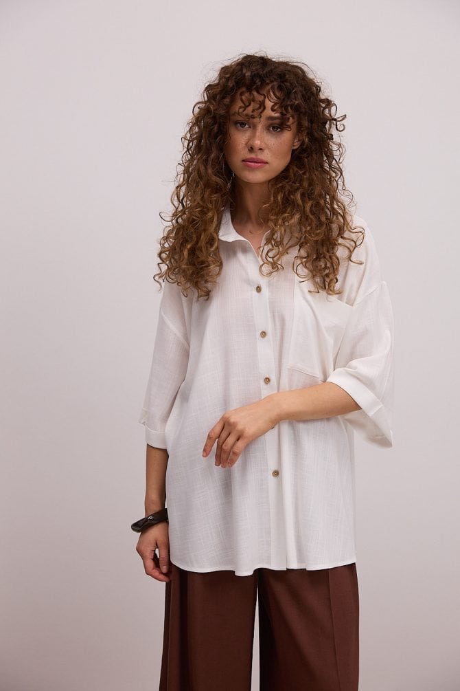 Жіноча лляна сорочка oversize молочна з короткими рукавами