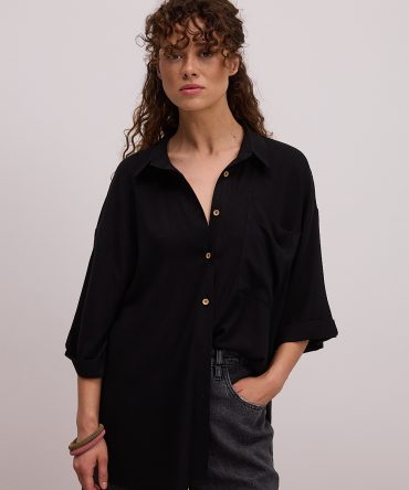 Жіноча лляна сорочка oversize чорна з короткими рукавами