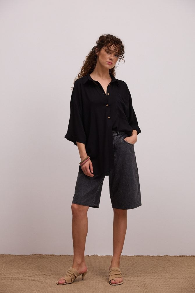Жіноча лляна сорочка oversize чорна з короткими рукавами