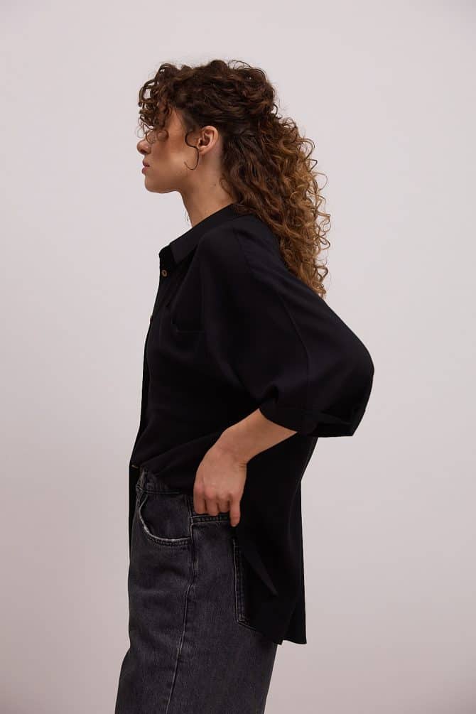 Жіноча лляна сорочка oversize чорна з короткими рукавами