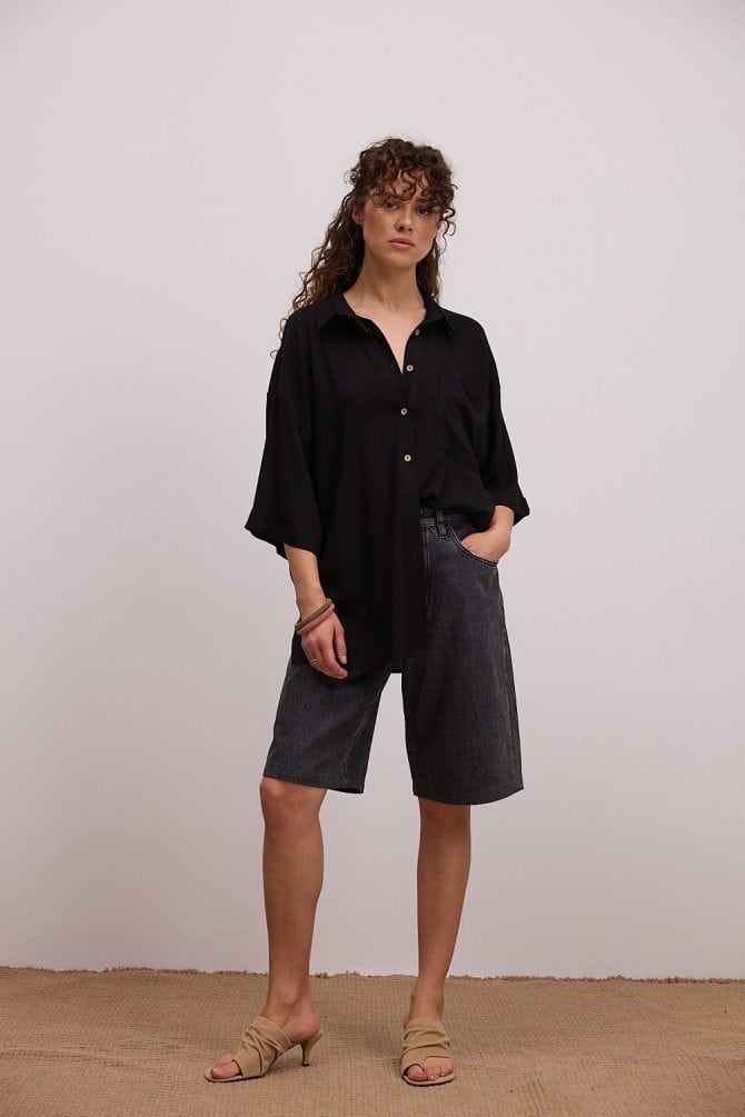 Жіноча лляна сорочка oversize чорна з короткими рукавами