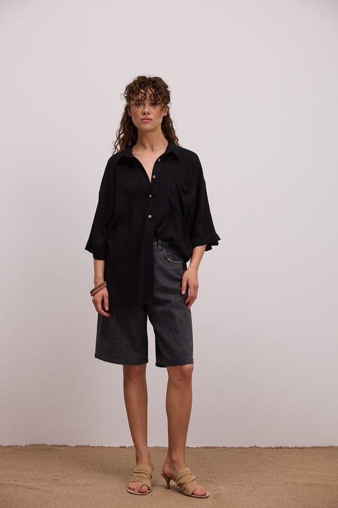 Жіноча лляна сорочка oversize чорна з короткими рукавами