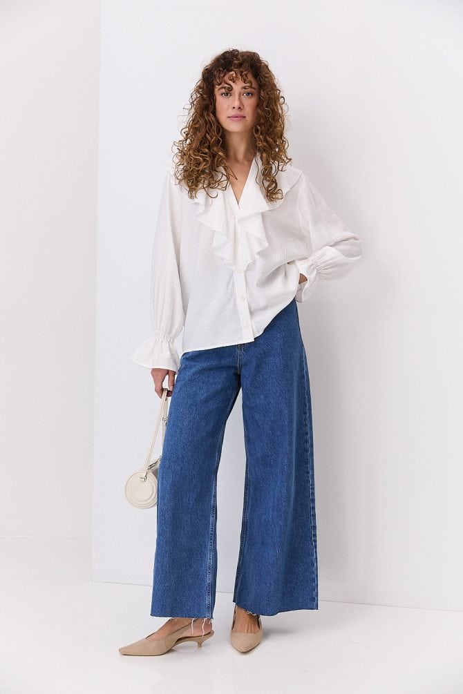 Блуза з відкладним коміром молочна з жатим ефектом