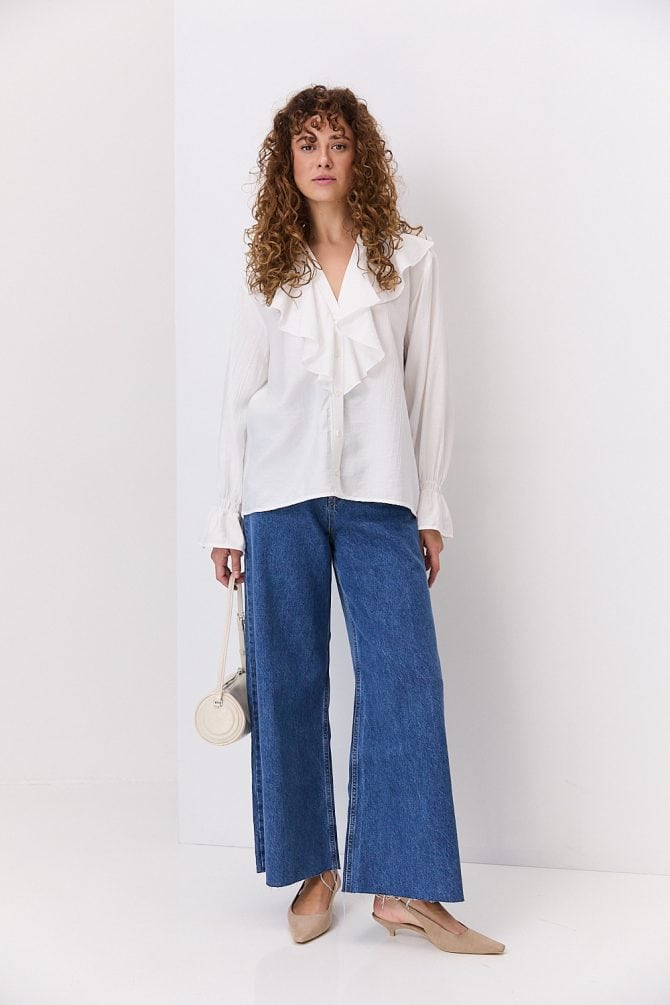 Блуза з відкладним коміром молочна з жатим ефектом