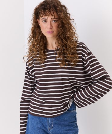 Жіночий лонгслів oversize коричневий в молочну смужку