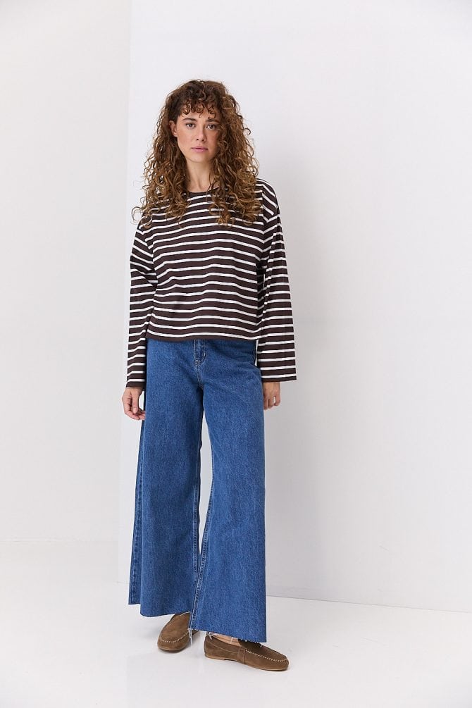 Жіночий лонгслів oversize коричневий в молочну смужку