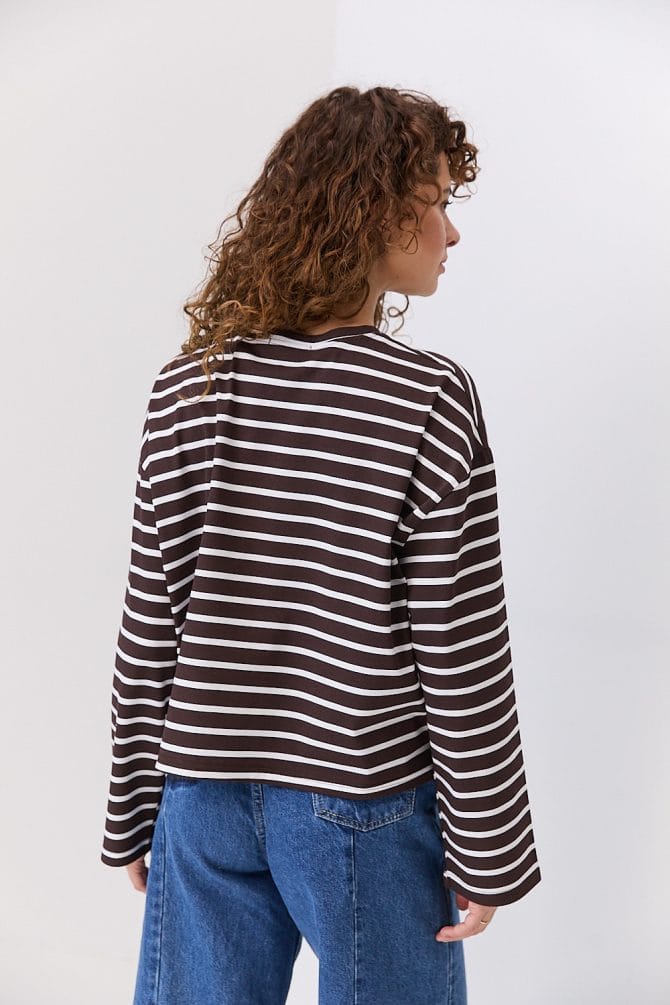 Жіночий лонгслів oversize коричневий в молочну смужку