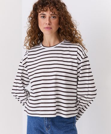 Жіночий лонгслів oversize молочний в коричневу смужку