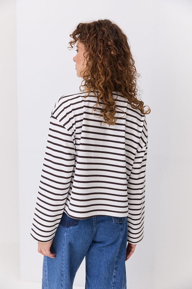 Жіночий лонгслів oversize молочний в коричневу смужку
