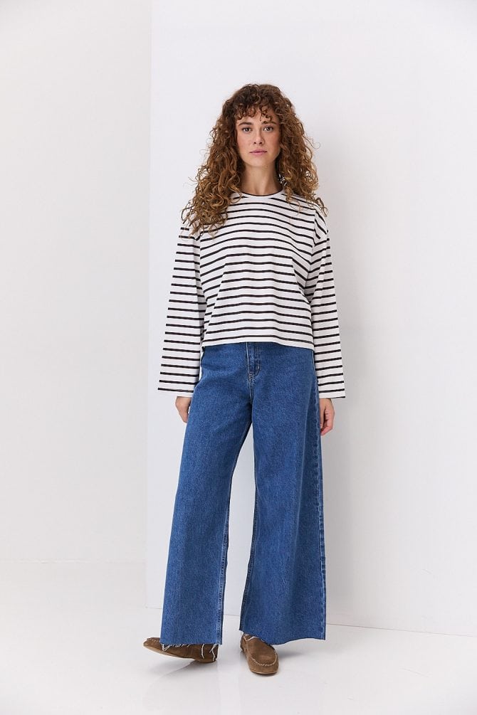 Жіночий лонгслів oversize молочний в коричневу смужку