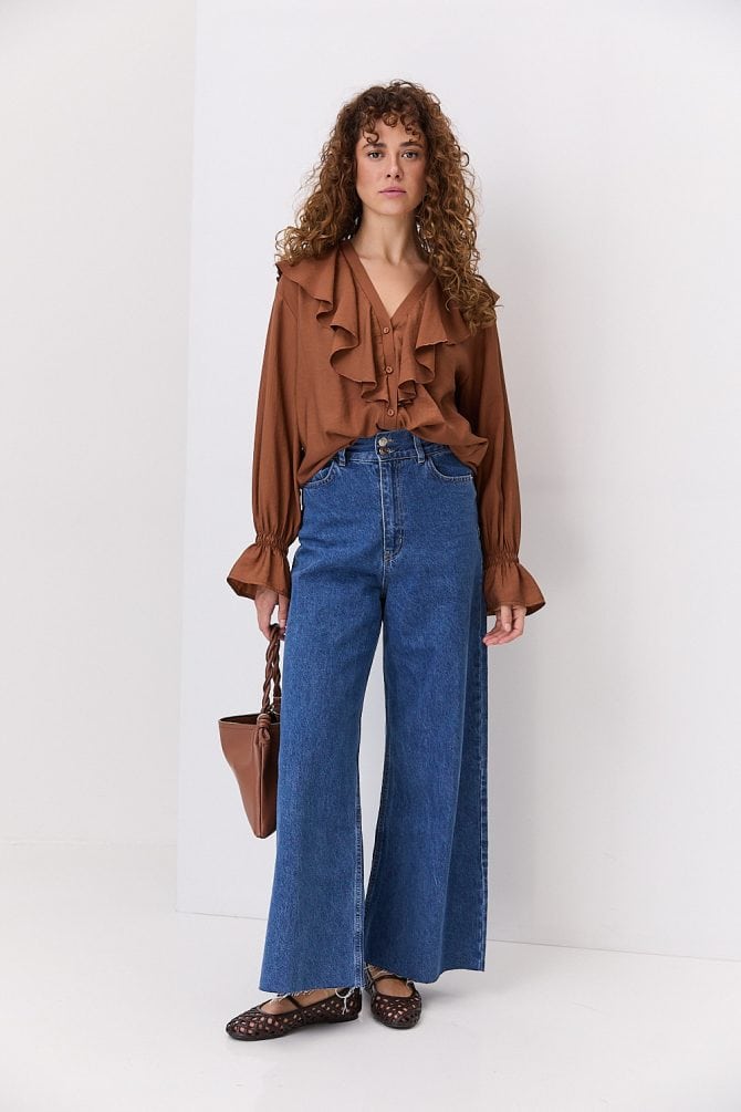 Блуза з відкладним коміром коричнева з жатим ефектом