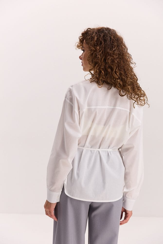 Жіноча сорочка oversize молочна зі шнурком на талії