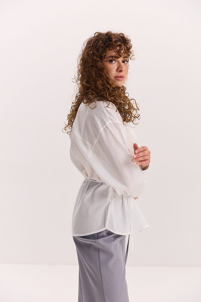 Жіноча сорочка oversize молочна зі шнурком на талії