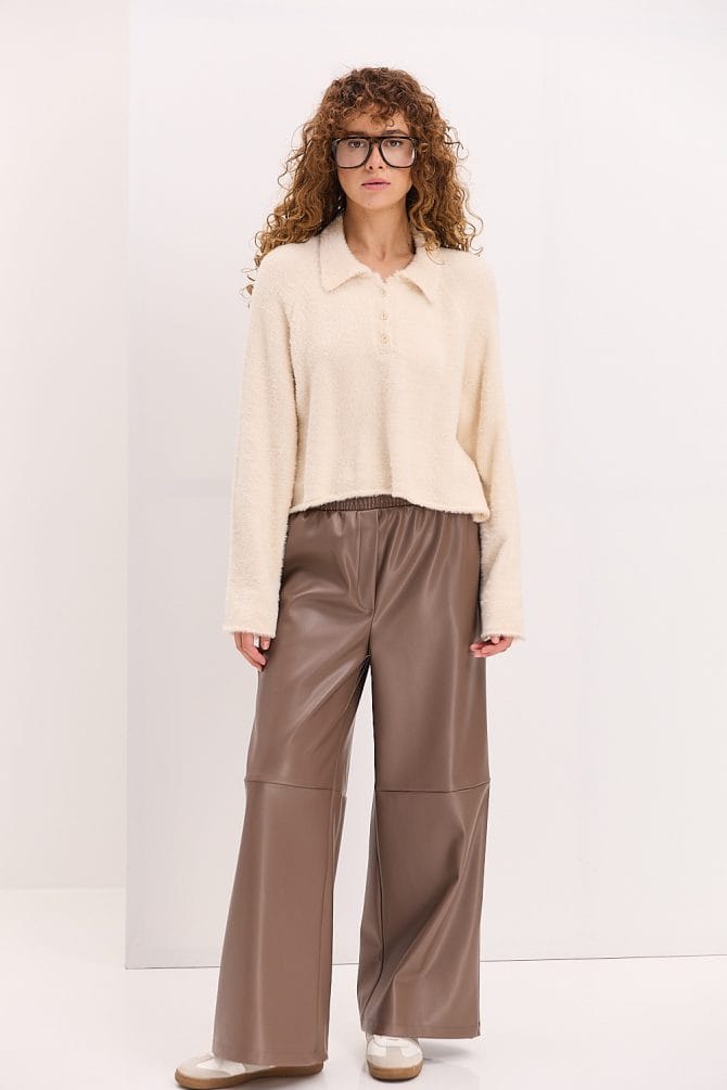 Жіночі штани з екошкіри коричневі з горизонтальними швами