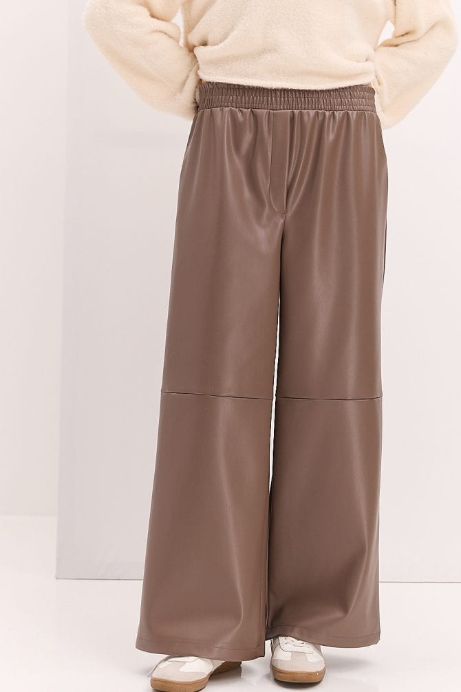 Жіночі штани з екошкіри коричневі з горизонтальними швами