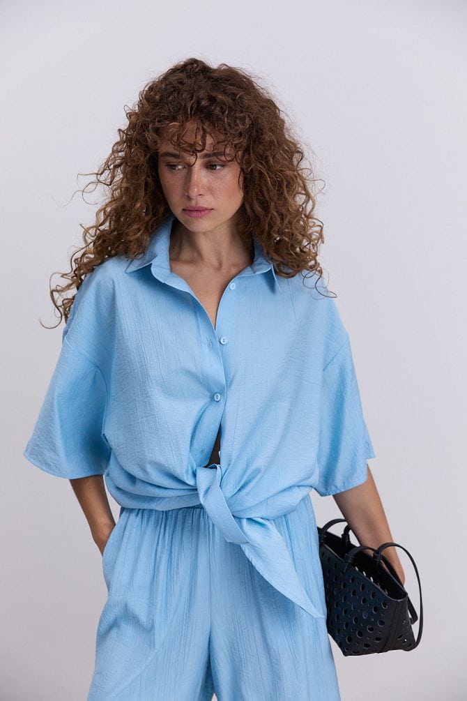 Жіночий літній костюм з шортами та сорочкою з короткими рукавами блакитний