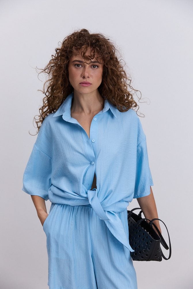 Жіночий літній костюм з шортами та сорочкою з короткими рукавами блакитний