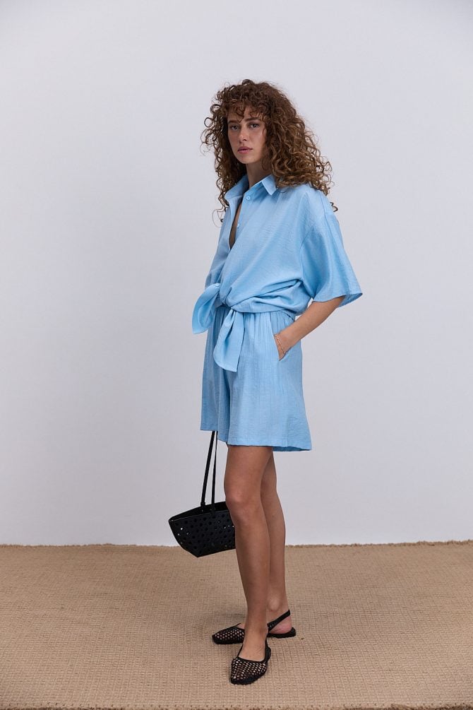 Жіночий літній костюм з шортами та сорочкою з короткими рукавами блакитний