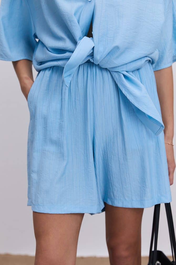 Жіночий літній костюм з шортами та сорочкою з короткими рукавами блакитний