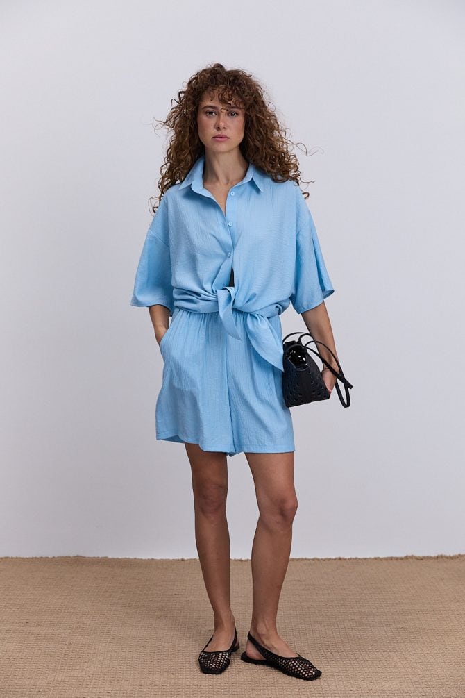 Жіночий літній костюм з шортами та сорочкою з короткими рукавами блакитний