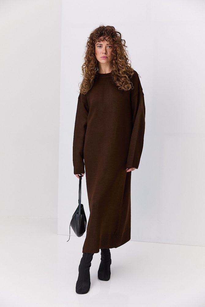 В`язана довга сукня oversize шоколадного кольору