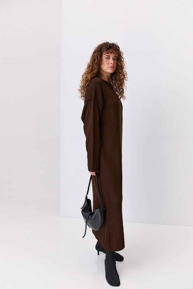 В`язана довга сукня oversize шоколадного кольору