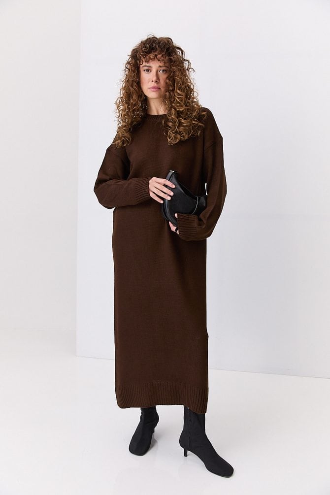 В`язана довга сукня oversize шоколадного кольору