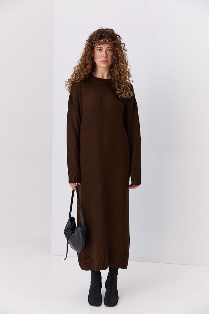 В`язана довга сукня oversize шоколадного кольору