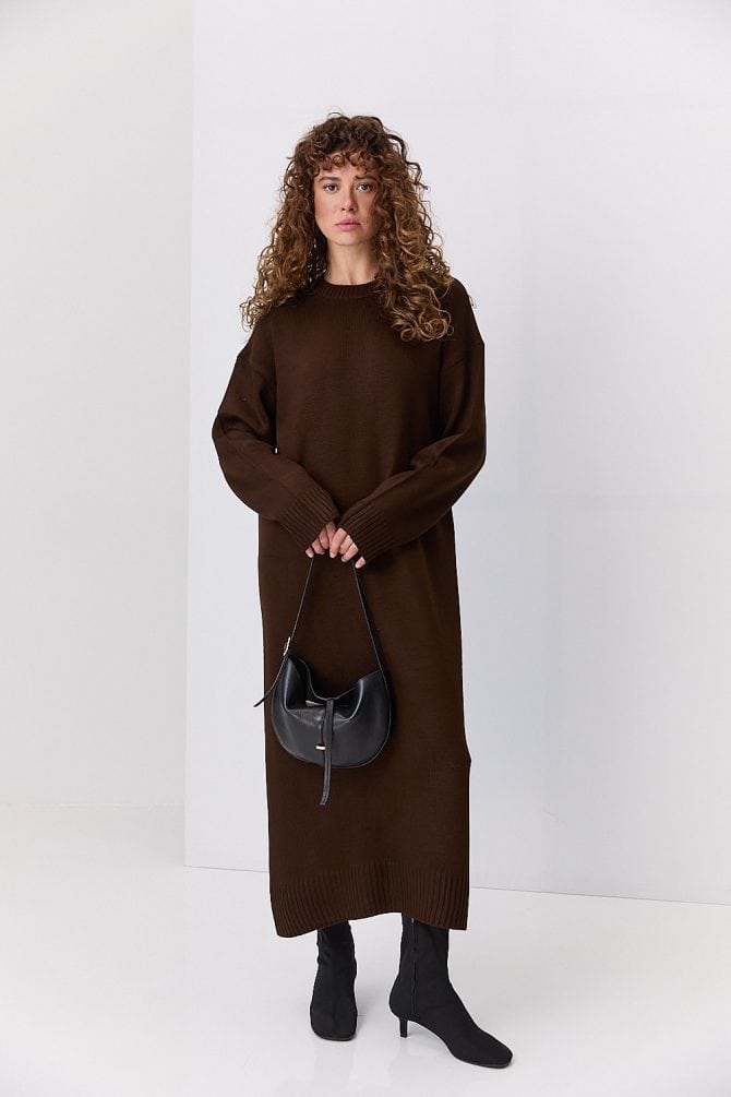 В`язана довга сукня oversize шоколадного кольору