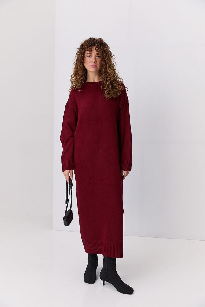 В`язана довга сукня oversize бордового кольору