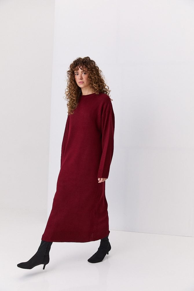 В`язана довга сукня oversize бордового кольору