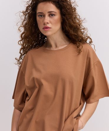 Жіноча oversize футболка шоколадного кольору