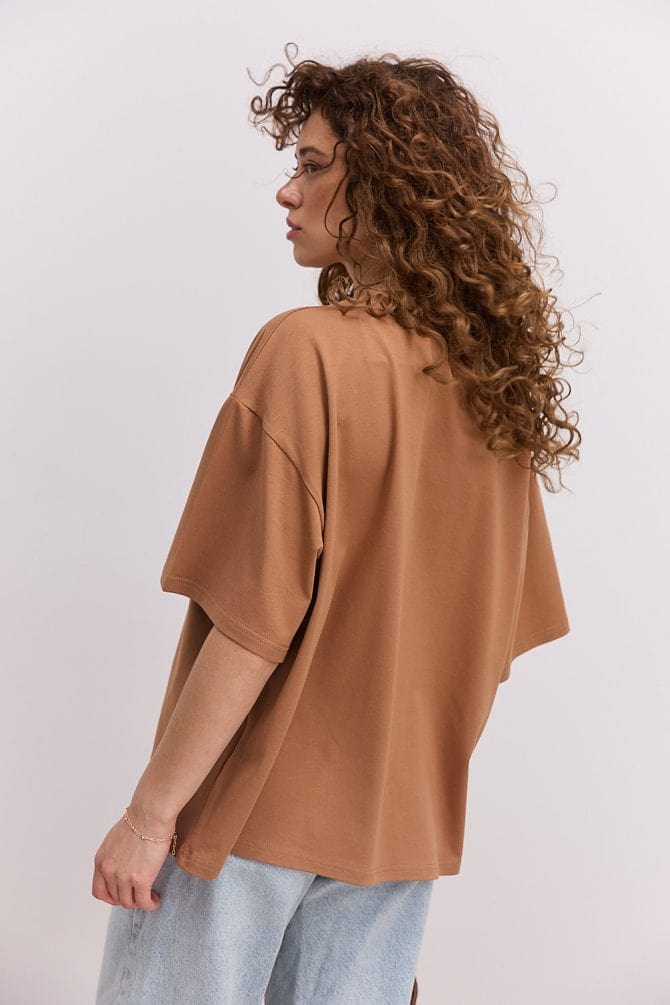 Жіноча oversize футболка шоколадного кольору