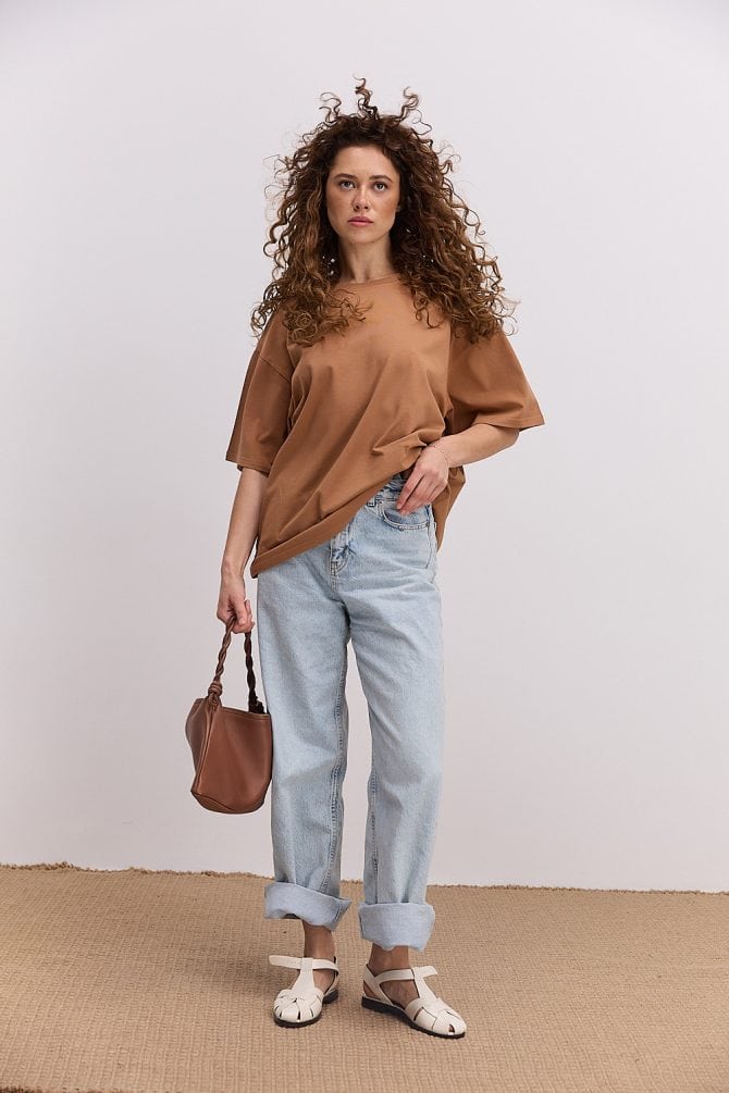 Жіноча oversize футболка шоколадного кольору