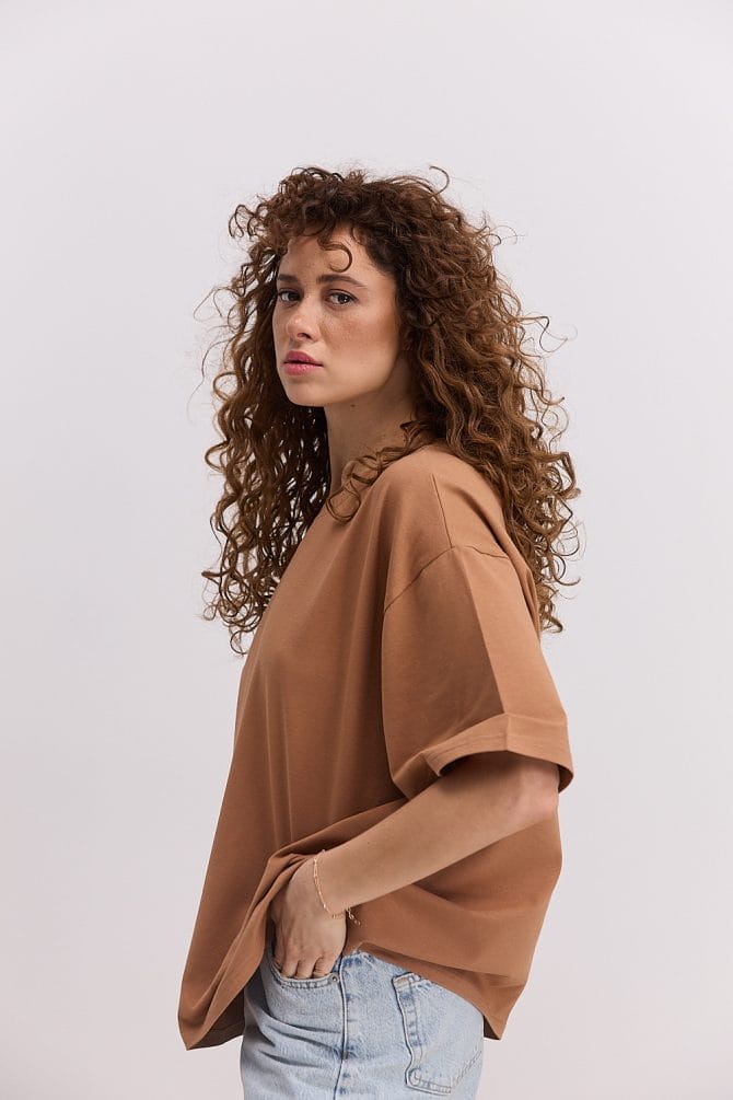 Жіноча oversize футболка шоколадного кольору