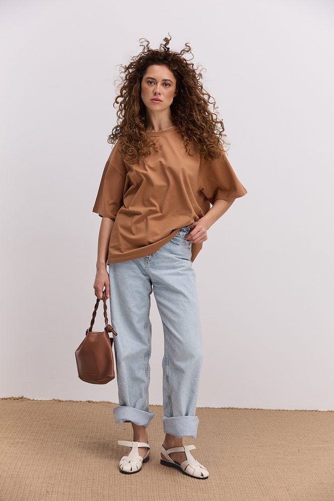 Жіноча oversize футболка шоколадного кольору